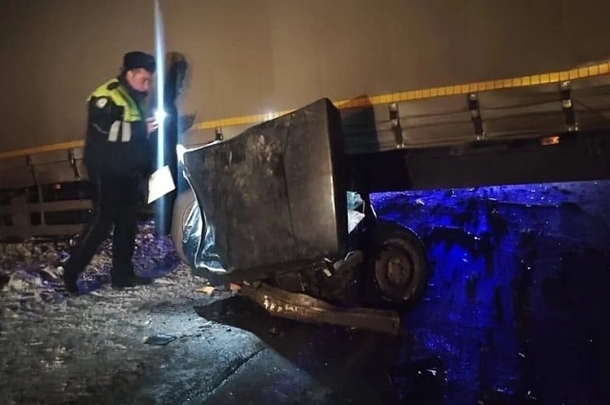    Водитель автомобиля «Нива» погиб в ДТП с грузовиком на уральской трассе