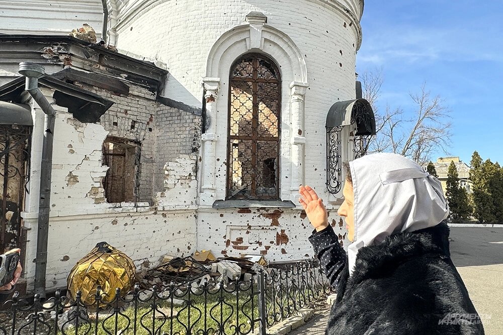    Монахиня Никольского монастыря Варвара проводит экскурсию. Фото:  АиФ/ Дмитрий Григорьев