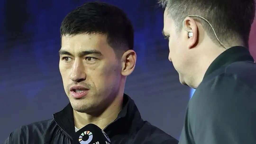 Дмитрий Бивол даёт интервью перед боем