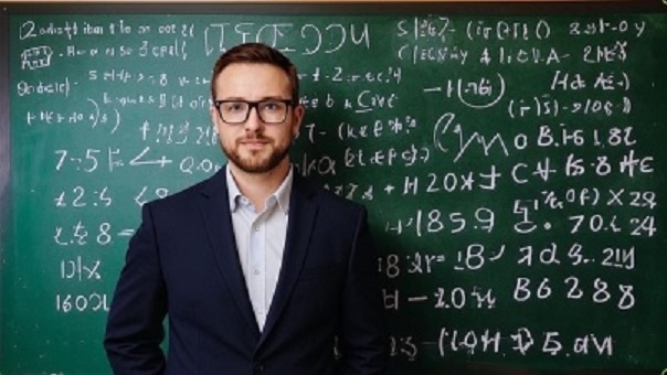  Кто и как может оценивать сегодня учителя? / интересно, какой предмет преподаёт этот учитель по мнению Кандинского?)))/