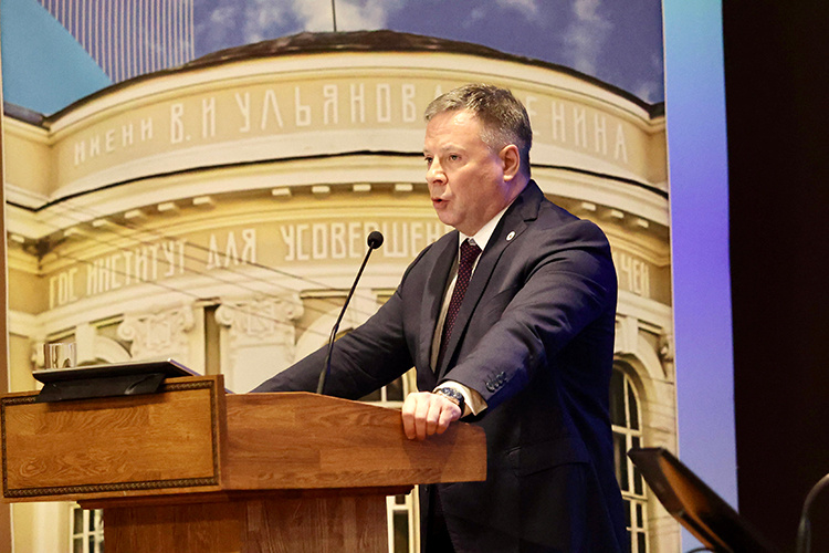    Владимир Филатов: «Во всех возрастных группах, коллеги, фиксируем значительную долю смертности, связанную со злоупотреблением алкоголем».   
Фото: minzdrav.tatarstan.ru