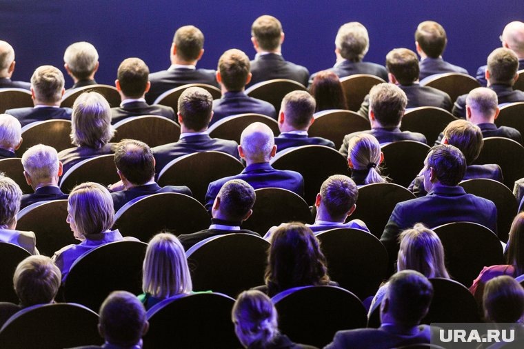 «Единая Россия» повысит компетенции тысяч муниципальных депутатов перед масштабными выборами. Фото: Вадим Ахметов © URA.RU