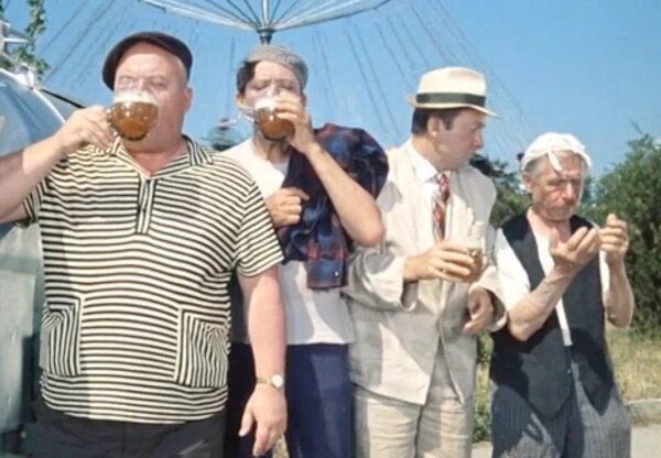 Григорий Пиньковский был лучшим другом царевича Алексея и служил на яхте «Штандарт» юнгой. Кадр из фильма «Кавказская пленница, или Новые приключения Шурика», режиссёр Леонид Гайдай и др. / Kinopoiskatomic:embed 2
