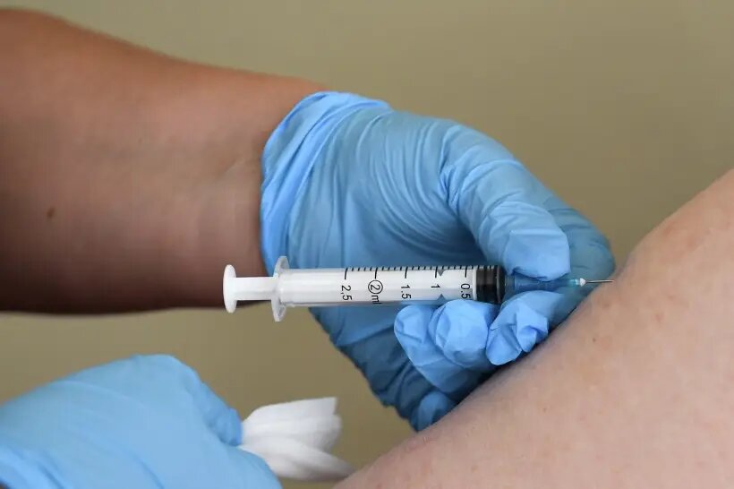  Прививка формирует иммунитет к вирусу клещевого энцефалита, снижая риск заражения при укусе клеща   © РИА Новости. Константин Михальчевский