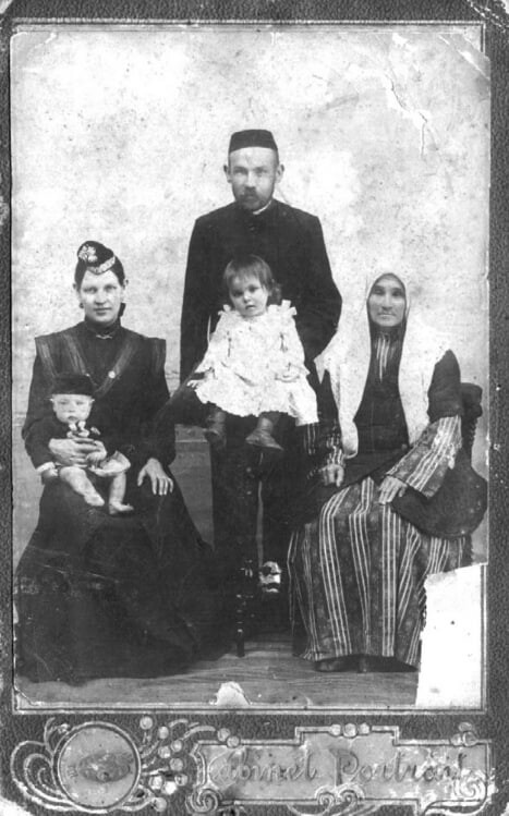 
Билял и Мариям Хисамутдиновы, 1910 год, г.Верный
Фото: предоставлено Альфией Хисамутдиновой-Гатиятуллиной