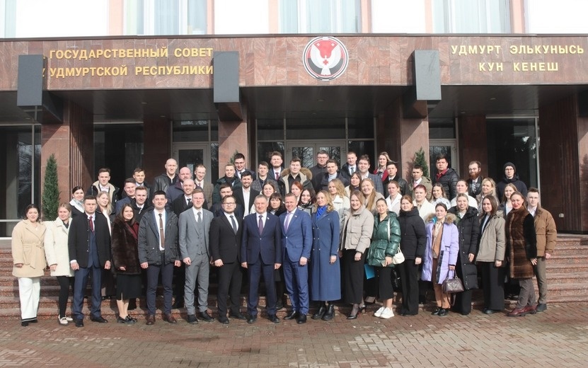  Новый состав Молодежного парламента. Фото: пресс-служба Госсовета Удмуртии