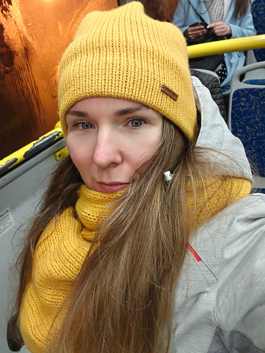 В автобусе.