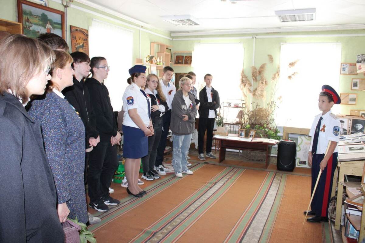 В День Победы 9 мая 2024 года в музее Боевой славы и донского казачества было проведено пять экскурсий для школьников и жителей города Суровикино 