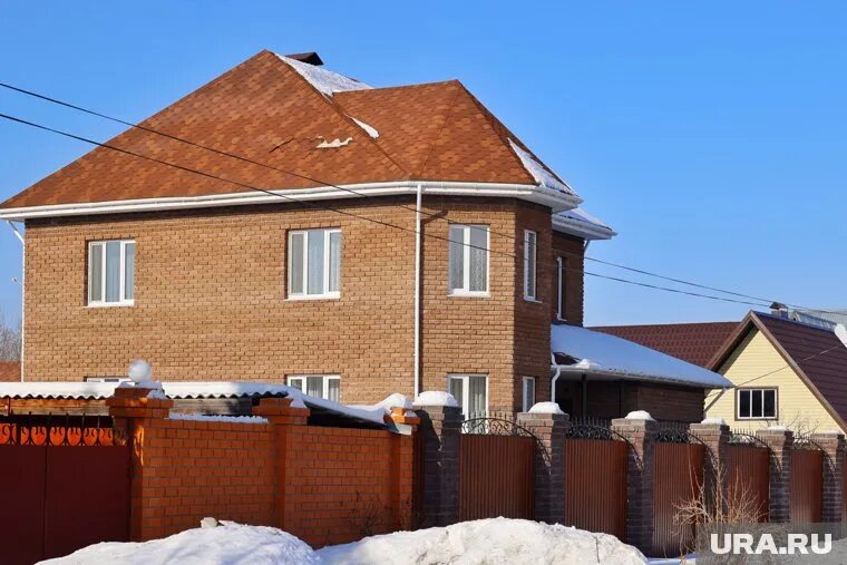 Дом продают с мебелью и техникой. Фото: Екатерина Сычкова © URA.RU