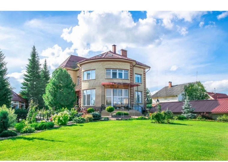 Площадь дома — 400 «квадратов». Фото: сайт «Авито«