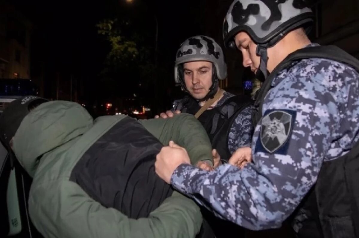    В Пензе трое мужчин избили курьера службы доставки еды