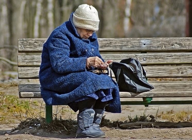 Средняя пенсия в России просела ниже трети от зарплаты