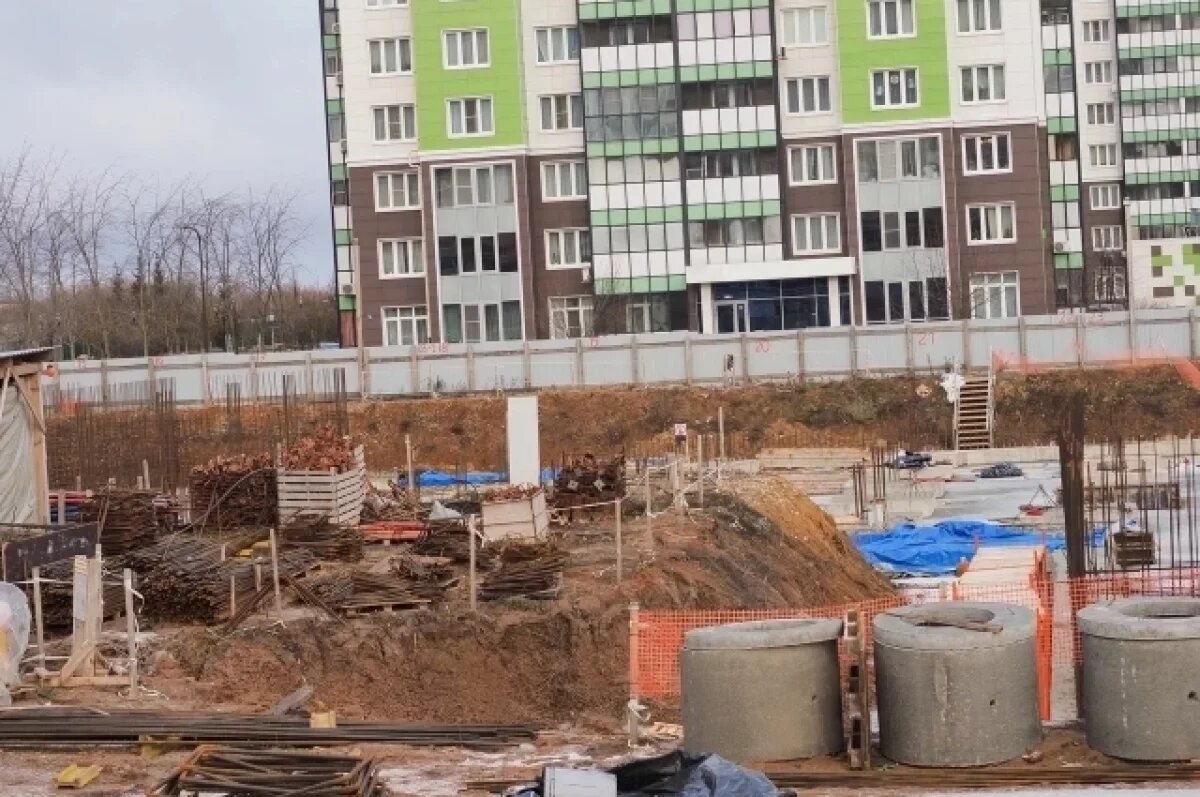    Рабочие новой школы на Правом берегу Калуги не получают зарплату