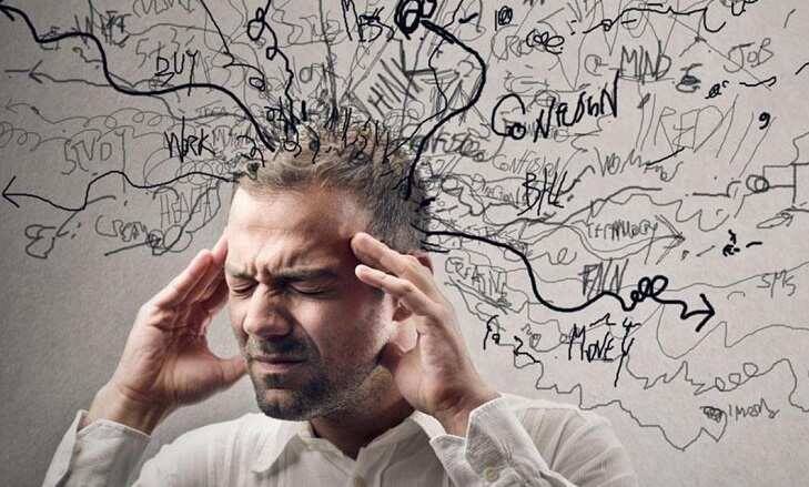 Ментизм — это наплыв мыслей, когда в голове у человека появляется хаотичный поток идей, образов, воспоминаний. Начинается ментизм в виде приступа, окончание этого тягостного состояния также наступает внезапно. Во время наплыва мыслей человек не может вести обычную беседу с окружающими, так как постоянно отвлекается, вихрь мыслей не позволяет понять общий смысл разговора, также он не способен выполнять привычную работу. Поток идей и образов не выстраивается в логический ряд, мысли крайне разнообразны, поэтому объяснить, что происходит, не получается. Больной жалуется, что мысли постоянно «скачут», «путаются», «водят хороводы», «перепрыгивают друг через друга».
Длительность этого состояния предсказать невозможно, ментизм может длиться от нескольких секунд до нескольких дней, вызывая напряжение и страдания больного.