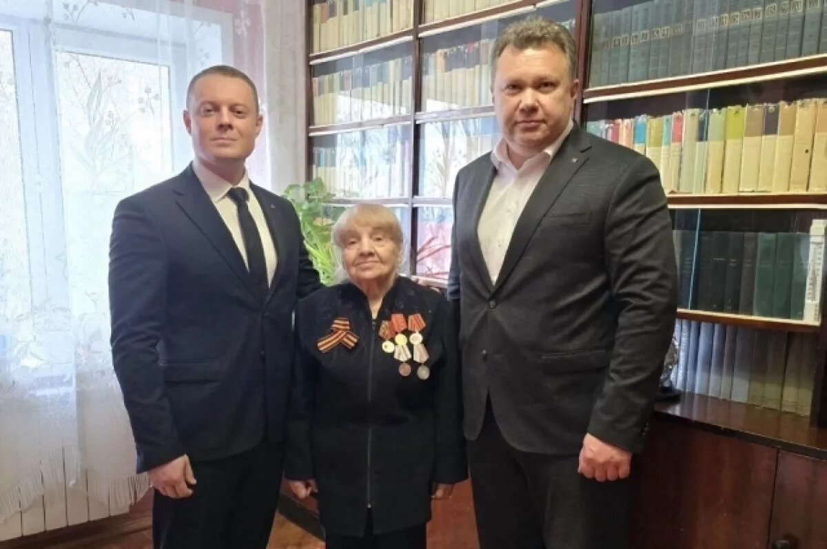    В Астрахани юбилейные медали вручены женщинам, пережившим ужасы войны