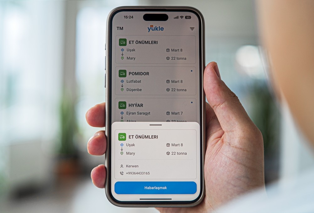 Пользователь знакомится с новыми возможностями программы Ýükle