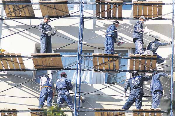 Уже ясно, что одним лишь обновлением фасадов проблемы ЖКХ не решить. / АиФ-Челябинск / АиФ