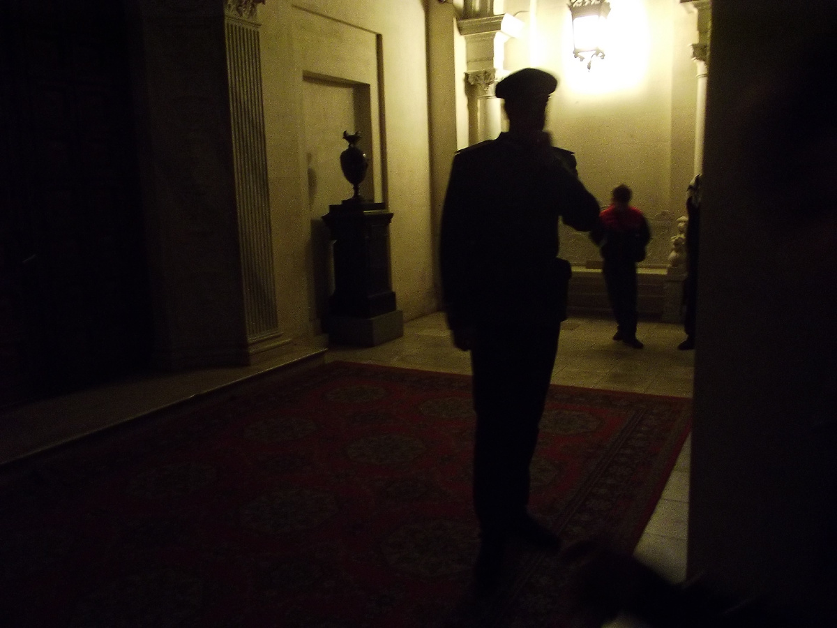 Офицер охраны. Фото Евгении Блинчик.