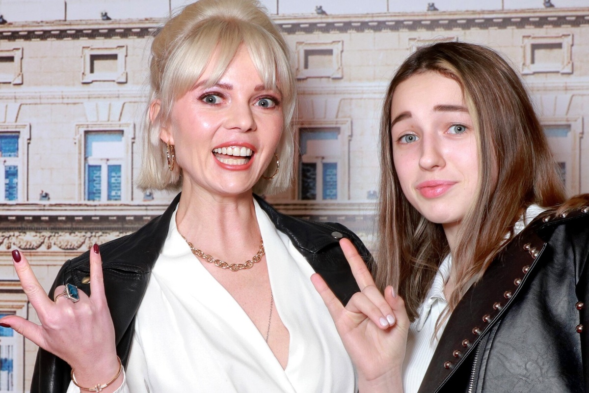     Дочь Анастасии Волочковой после скандала уехала от жениха и вернулась к отцу с мачехой