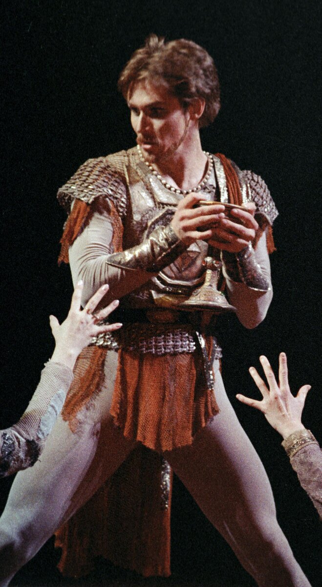 Гедиминас Таранда исполняет партию князя Курбского в балете Сергея Прокофьева "Иван Грозный" © Sputnik