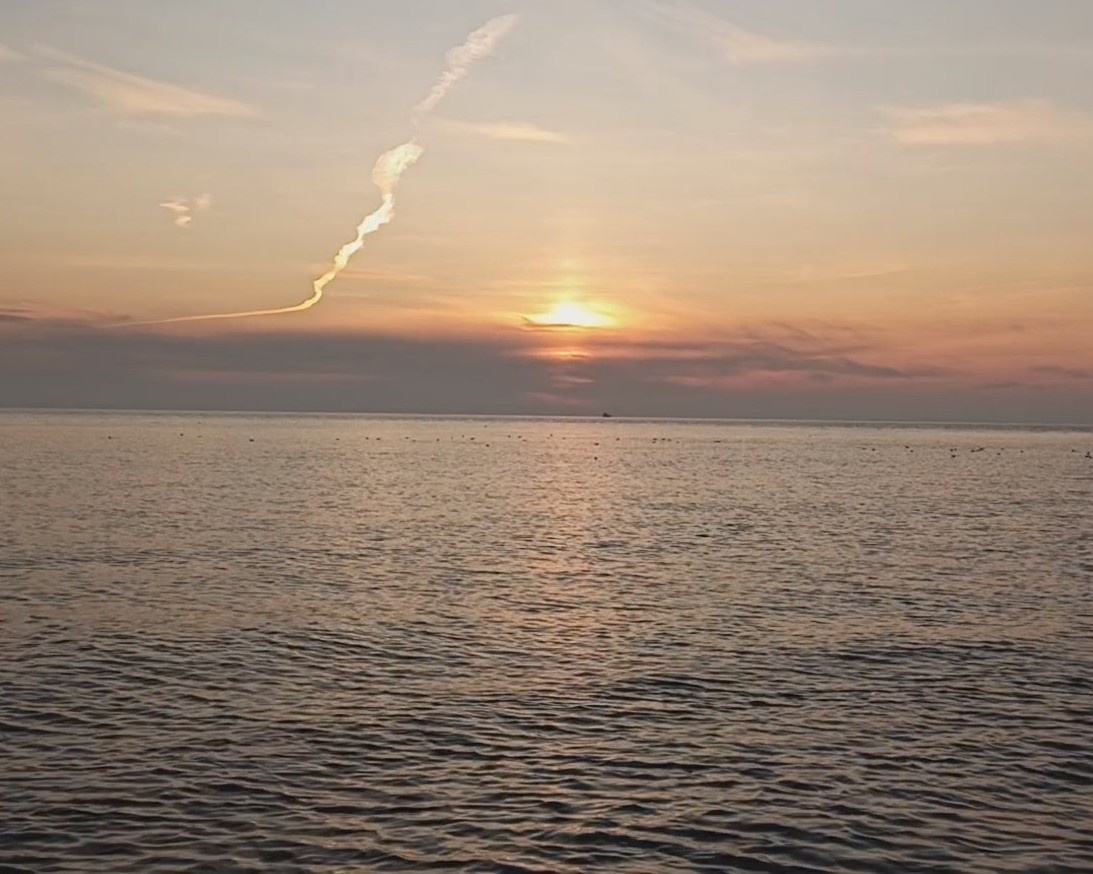 Адлер, пляж "Сочифорния", март 2025 г.