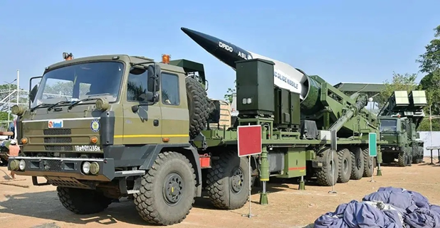 На фотографии: новейшая гиперзвуковая ракета BM-04. Выставка вооружений «Вигьян Вайбхав-2025», Хайдарабад, Индия.