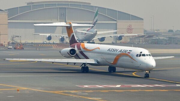    CC BY-SA 2.0 / Alan Wilson / McDonnell Douglas MD-82 'EP-LCL' Kish Air