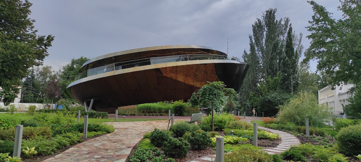 Ландшафтный аттракцион «Лента Мёбиуса» на ВДНХ