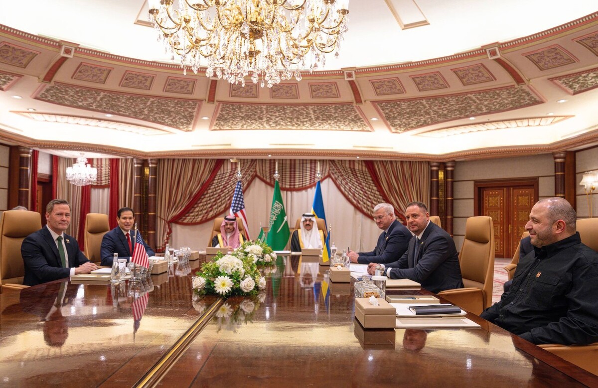    Майк Уолтц, Марко Рубио, Фейсал бин Фархан, Мосад бин Мохаммад аль-Айбан, Андрей Сибига, Андрей Ермак и Рустем Умеров / Источник: ©Global Look Press/Freddie Everett/Us State