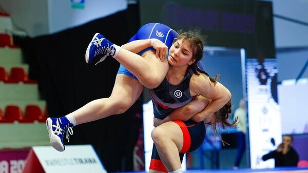    © Photo : Объединенный мир борьбы (United World Wrestling)