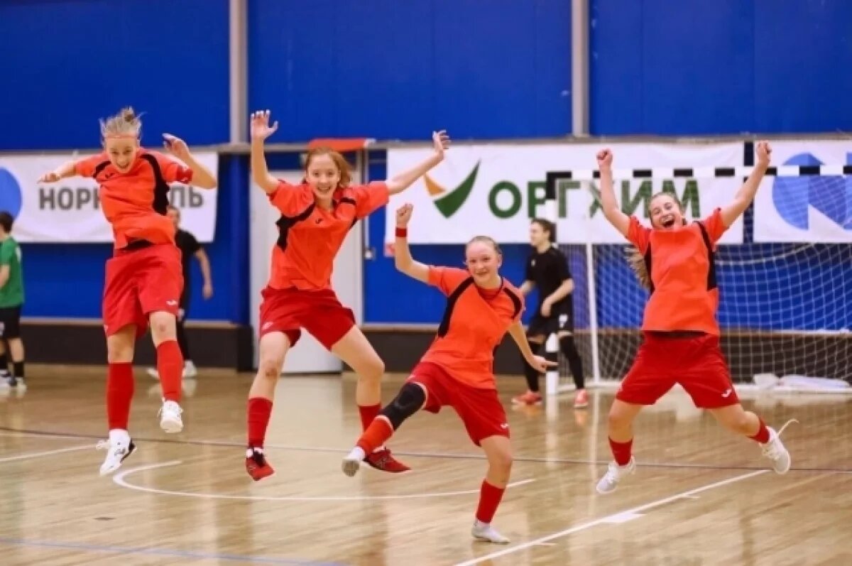    Брянские спартаковки завоевали серебро первенства России по футзалу