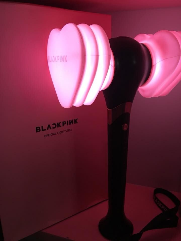 Лайтстик BLACKPINK, фото взято из Pinterest. 