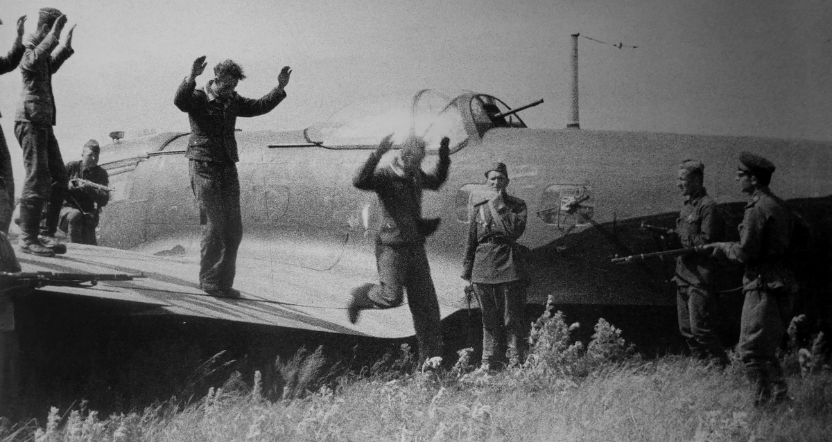 Кадры из архива: Пленные немецкие летчики