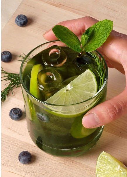 В воду с Хлорофиллом добавить мяту, лимон/лайм и лёд.