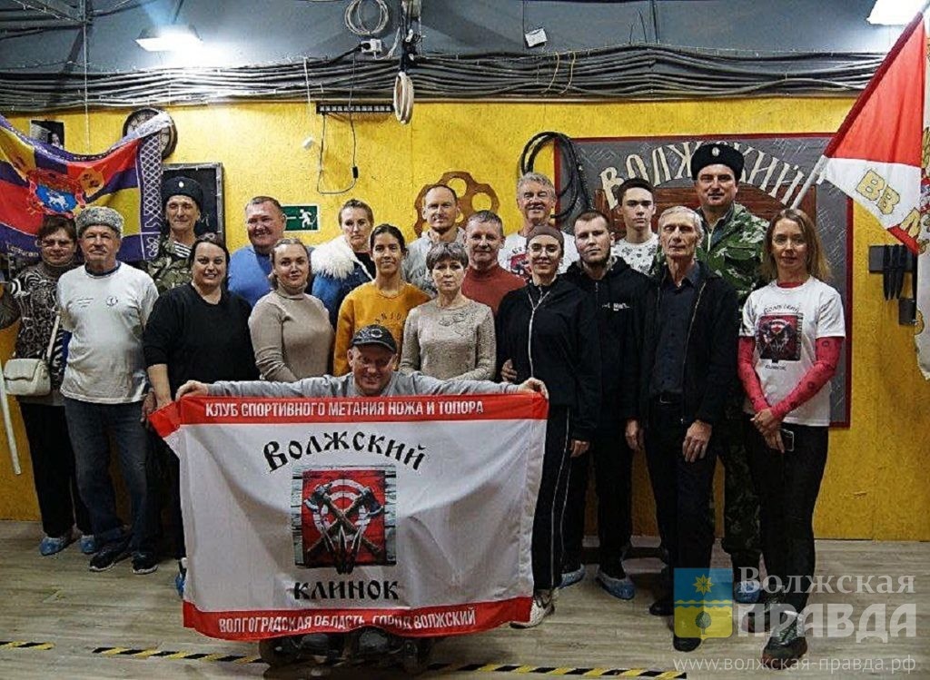 Сообщество любителей клинков в Волжском постоянно растёт📷    «На тренировках метаем даже гвозди»: в Волжском работает клуб по метанию клинков и топоров
