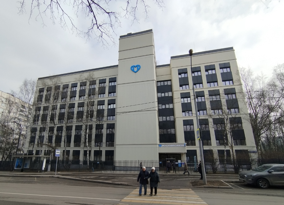 ГБУЗ КДЦ №5 с поликлиническим отделением. Улица Абрамцевская. ЗДЕСЬ и далее фото автора и(или) из личного архива автора, если не указано иначе.