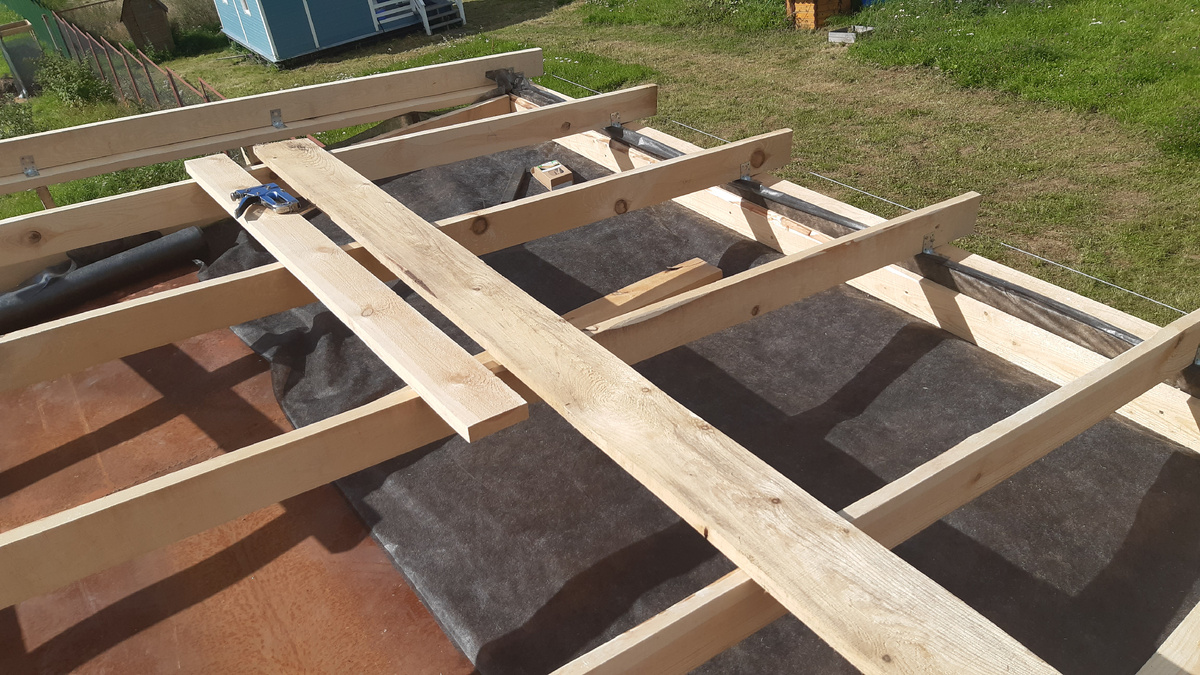 подложка на металлической кровле