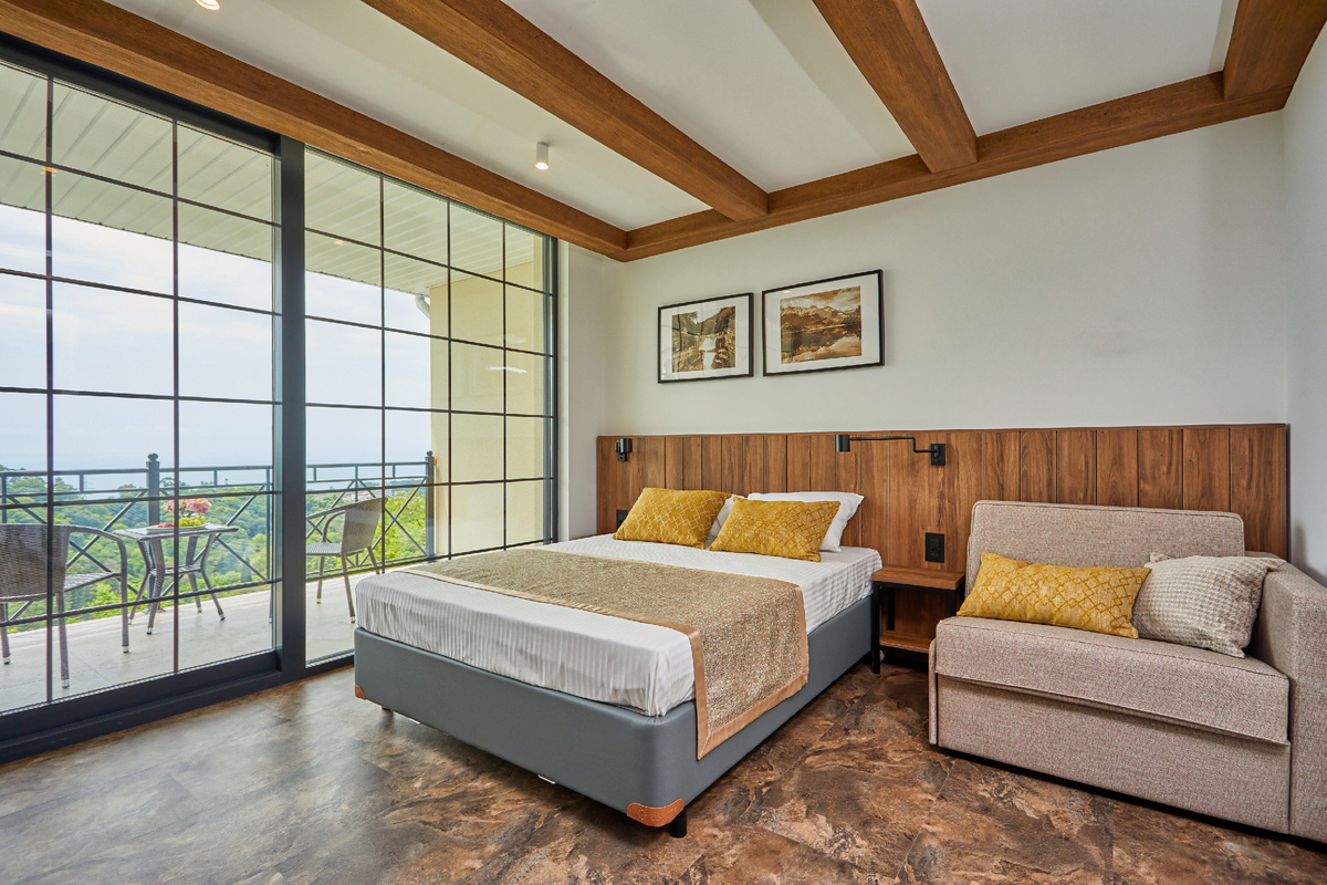 Одна из комнат в апартаментах