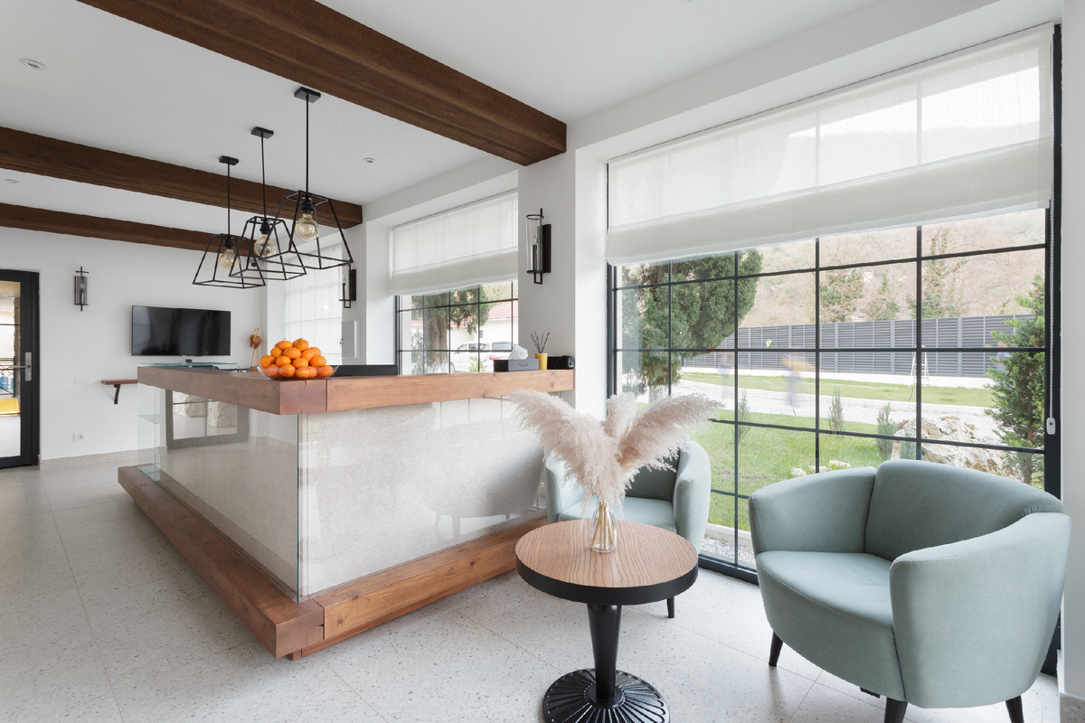 Ресепшн бутик-отеля "7 кипарисов"