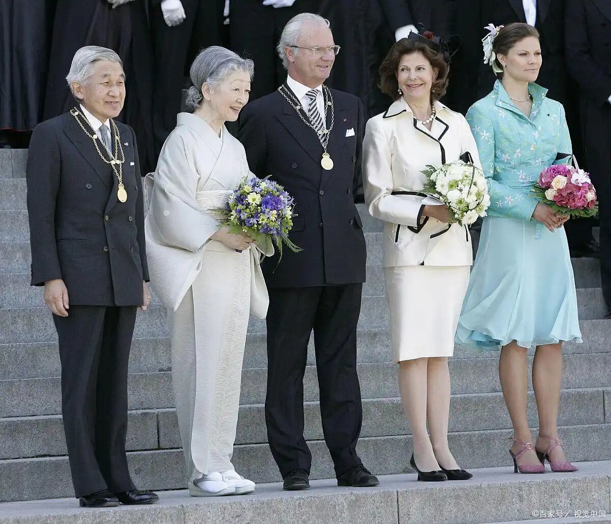 Проблема инбридинга: почему два человека — это катастрофа. Император Мэйдзи (XIX век) потерял 10 из 15 детей в младенчестве. Его потомки страдали от менингита, пороков сердца и психических отклонений.