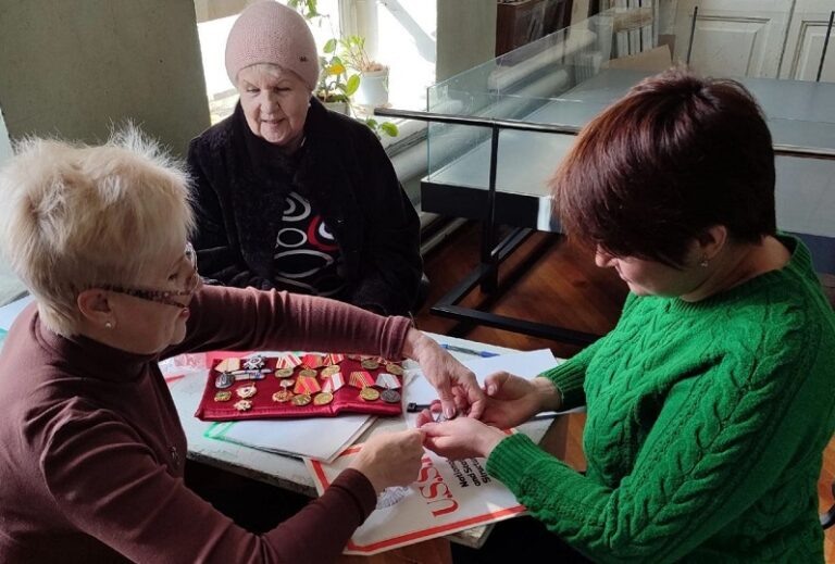    Жительницы Оренбурга Наталья и Валентина передали в Музей истории города ценные экспонаты Марина Шарт