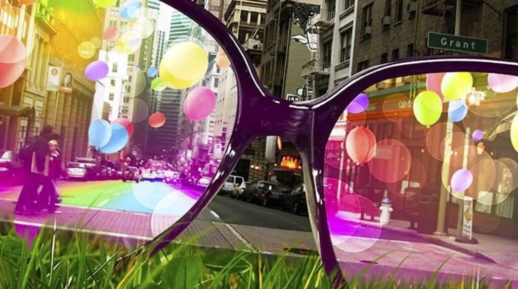 Это как смотреть на мир через розовые очки, только задним числом.