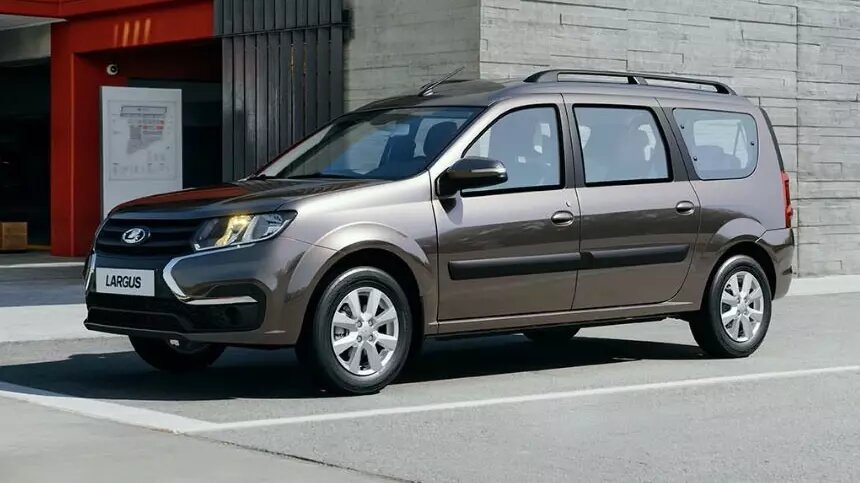 Lada Largus — самый дешевый и самый устаревший семиместный автомобиль в России. Фото: АвтоВАЗ