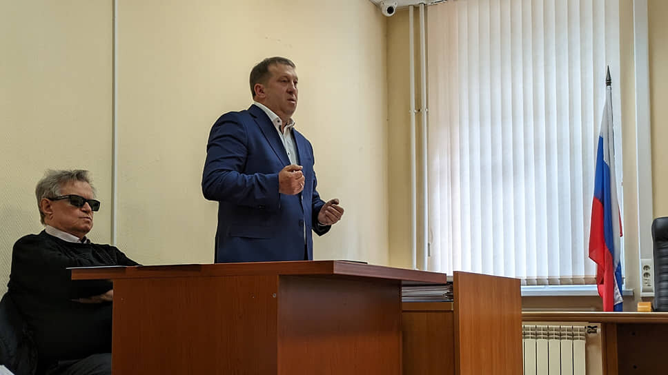 Роман Жогов и адвокат Николай Алимкин в суде.📷Фото: Сергей Толмачев