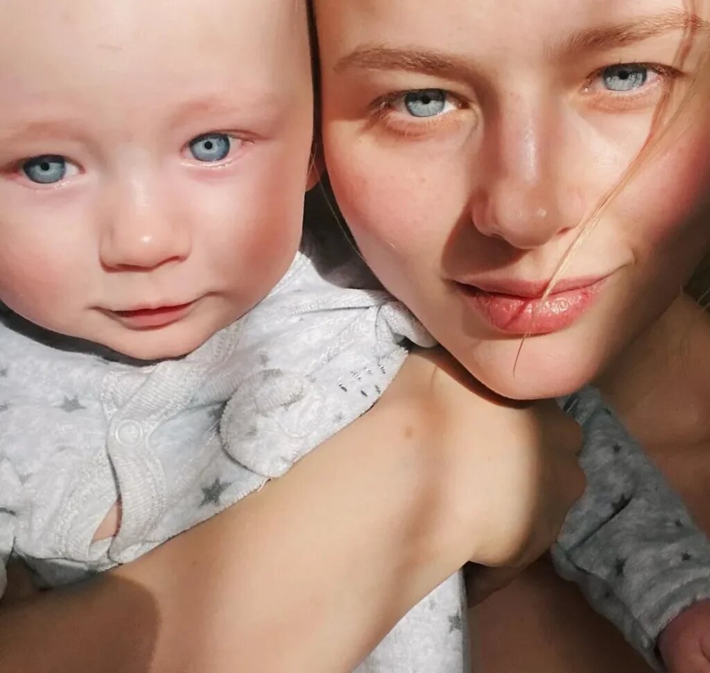    Александра Бортич с сыном/Соцсети