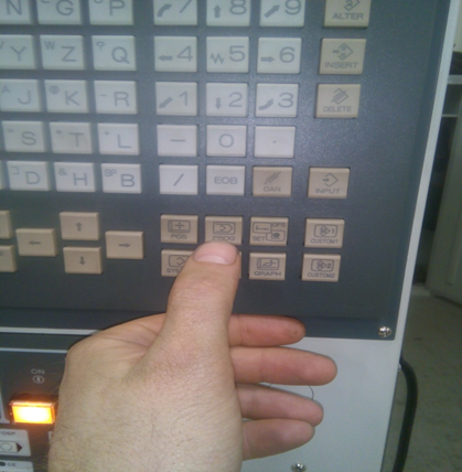 Пример на фото 2: Кнопка PROGRAM выделена на панели