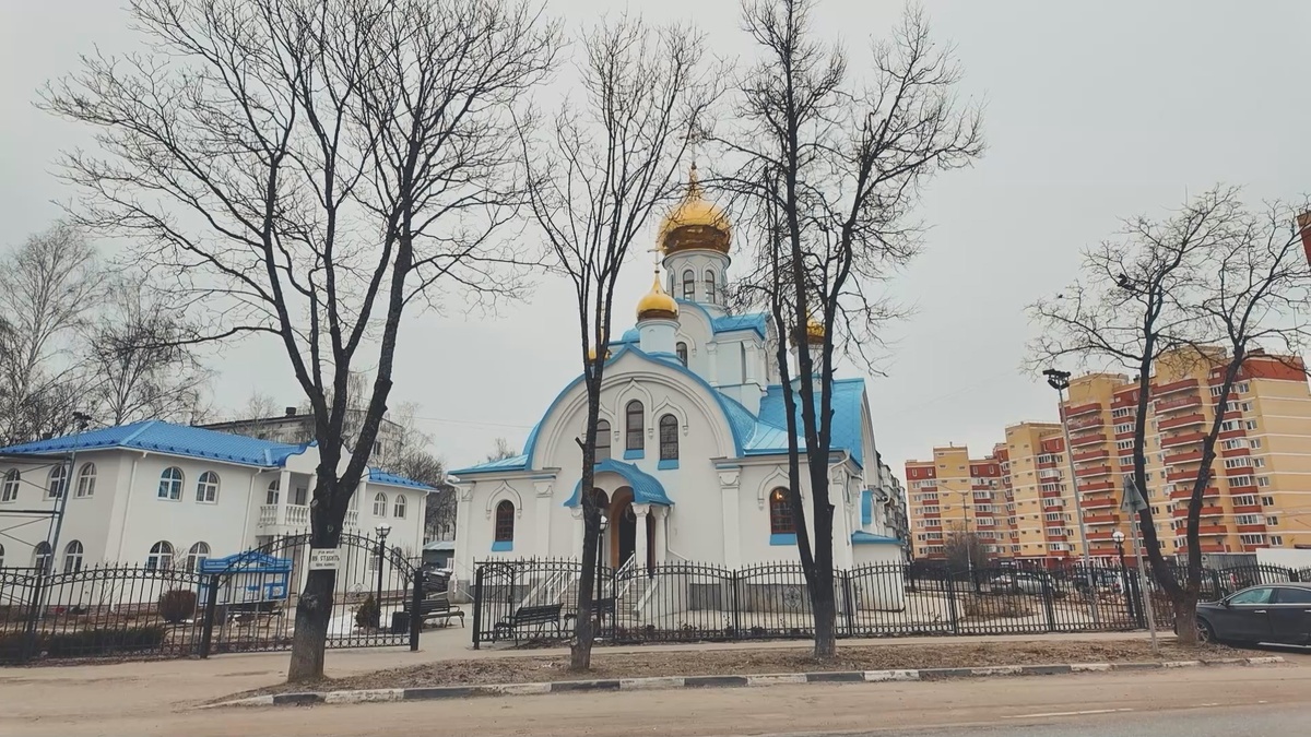 Храм по благословению митрополита Крутицкого и Коломенского Ювеналия был заложен 22 августа 2009 года