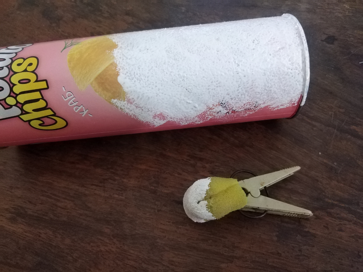 Когда краска высохнет, закрепим акриловым лаком