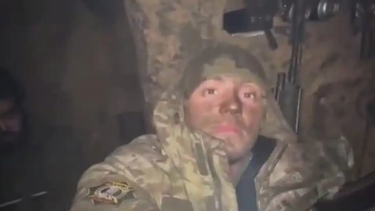    Российские бойцы в газовой трубе.