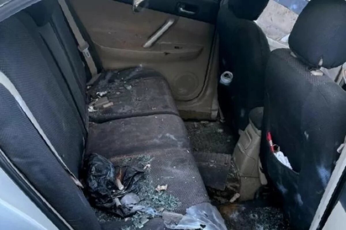    Агинчанка из-за ревности разгромила авто женщины